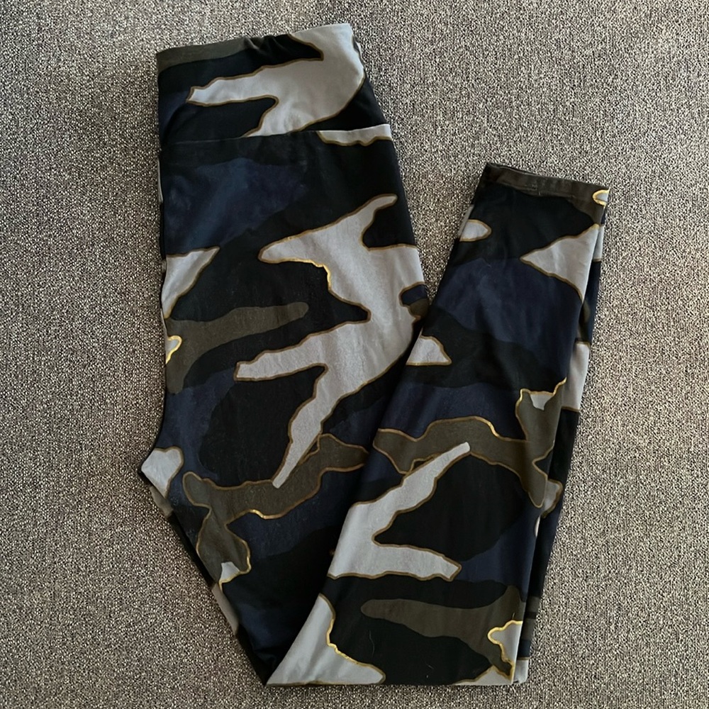 LuLaRoe Women’s Camouflage Print Leggings. One size.